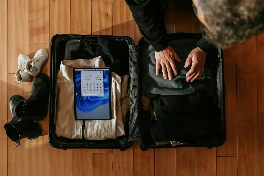 Valise ouverte en cours de préparation